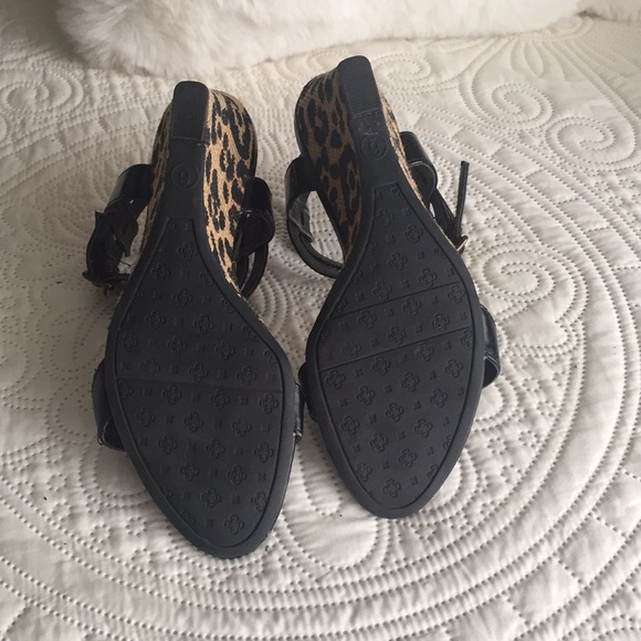 Sandals - Picture 3 of 4